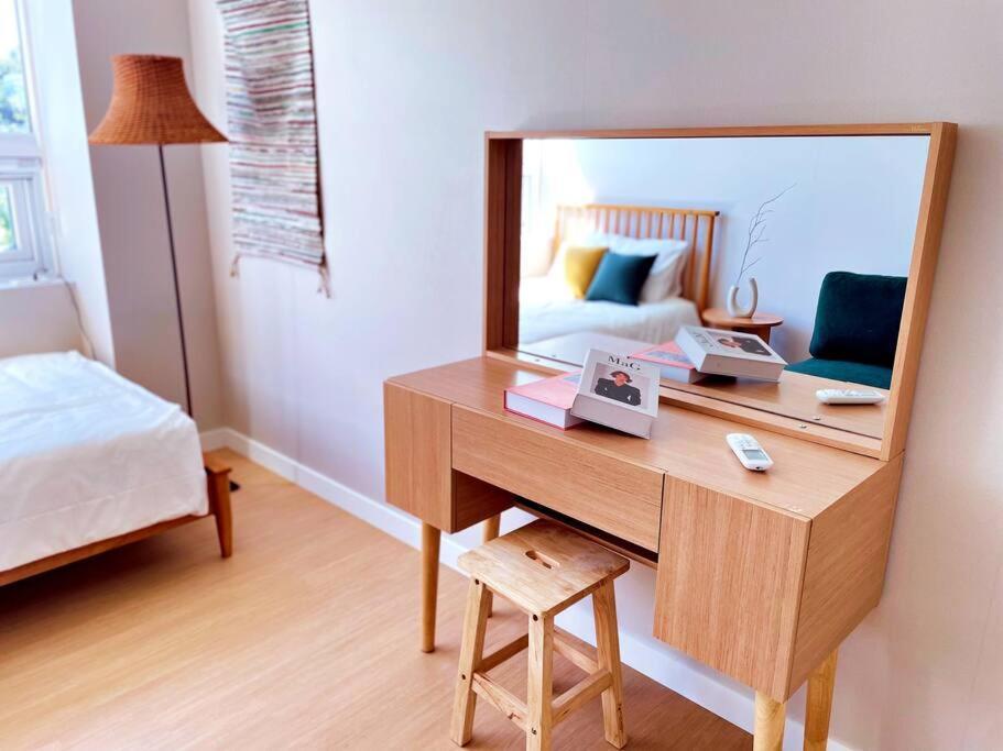 Hongdae, Sinchon, Mangwon, Entire 2nd Floor