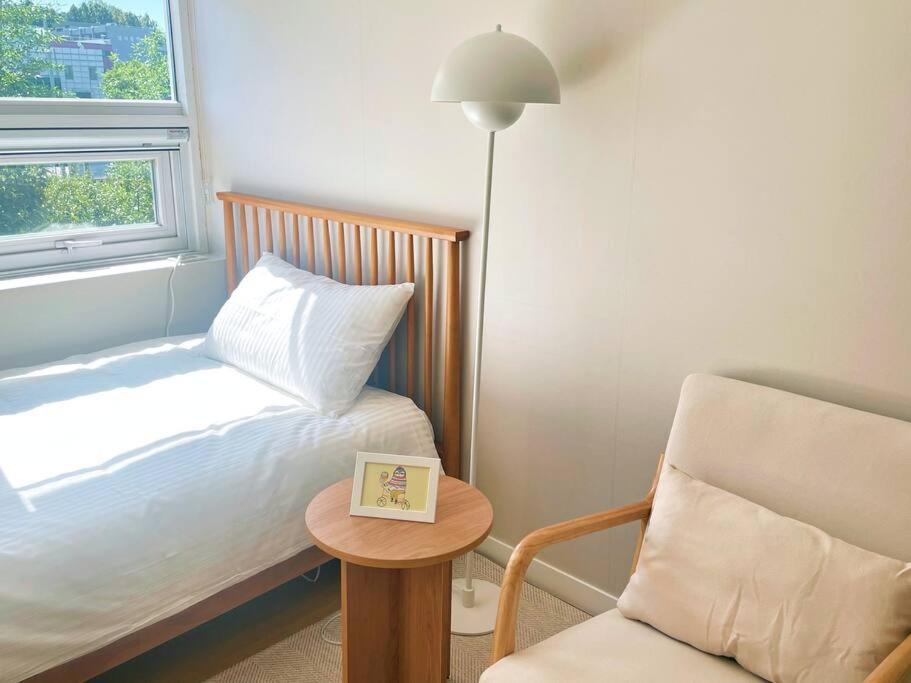 Apartment Hongdae, Sinchon, Mangwon, Entire 2nd Floor *
