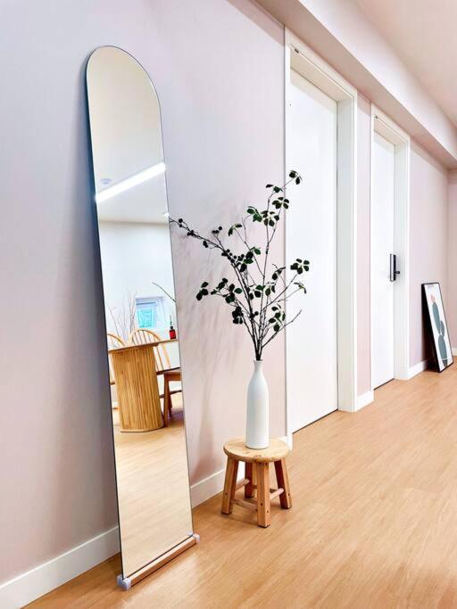 Hongdae, Sinchon, Mangwon, Entire 2nd Floor Seoul