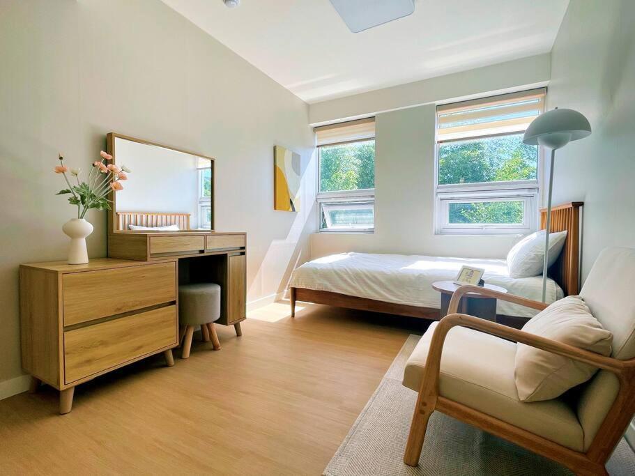 Hongdae, Sinchon, Mangwon, Entire 2nd Floor * Seoul
