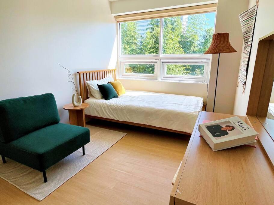 Hongdae, Sinchon, Mangwon, Entire 2nd Floor * Seoul