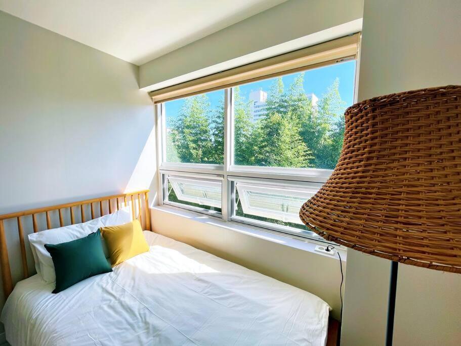 Hongdae, Sinchon, Mangwon, Entire 2nd Floor Apartment *