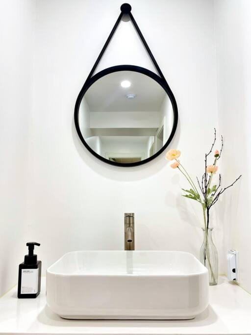 Hongdae, Sinchon, Mangwon, Entire 2nd Floor