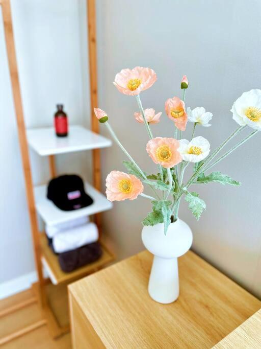 Hongdae, Sinchon, Mangwon, Entire 2nd Floor Apartment Seoul