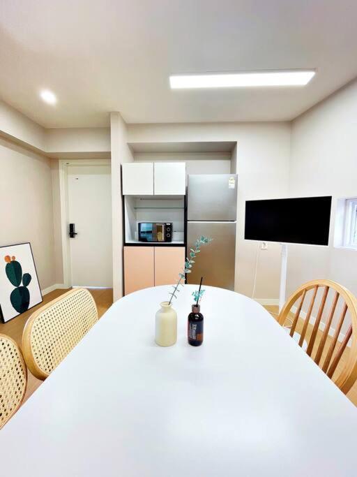 Hongdae, Sinchon, Mangwon, Entire 2nd Floor * Seoul